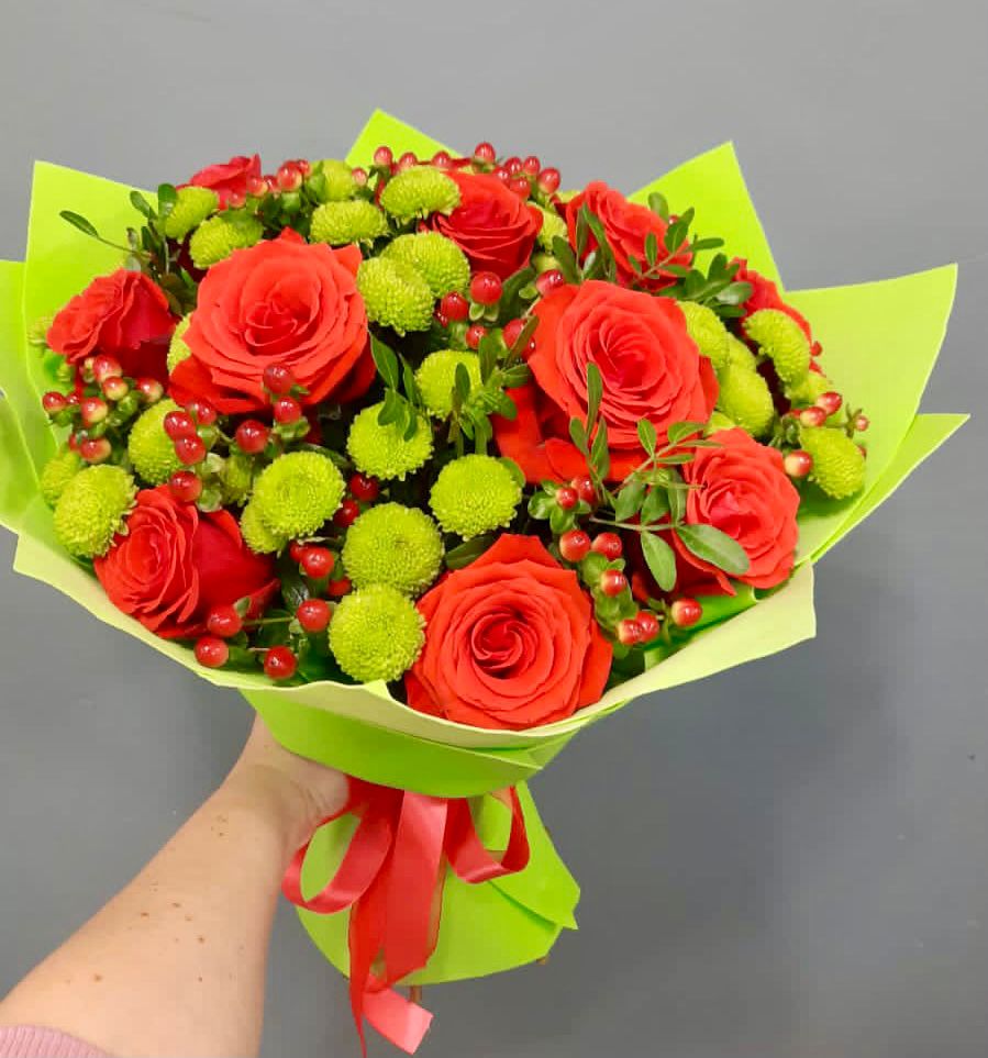 Букет цветов из: Хризантемы и Розы в Дмитровский Погост