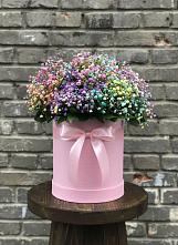 Цветочная композиция из Гипсофила и Розы в шляпной коробке в Дмитровский Погост