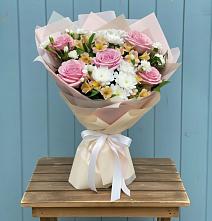 Букет цветов из:  Гвоздики, Орхидеи и Розы #REPLACE_PRED# Дмитровский Погост