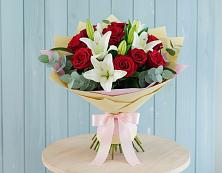 Букет цветов из:  Лилии и Розы в Дмитровский Погост