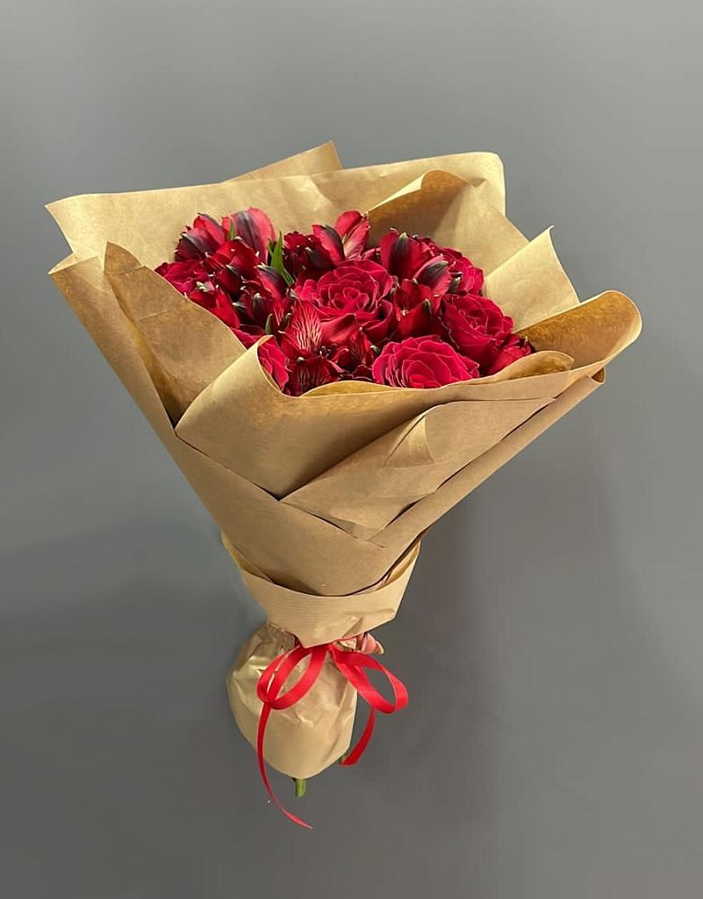 Букет цветов из: Альстромерии и Розы в Дмитровский Погост