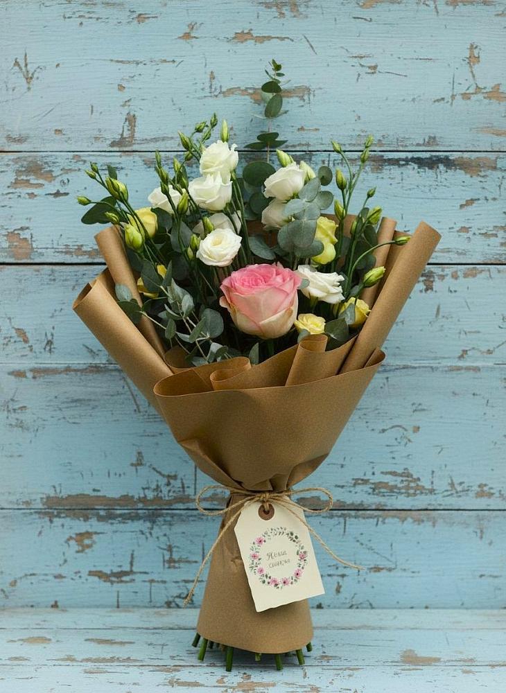 Букет цветов из: Розы и Лизиантусы в Дмитровский Погост