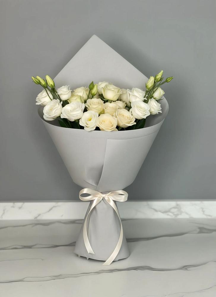 Букет цветов из: Розы и Лизиантусы в Дмитровский Погост