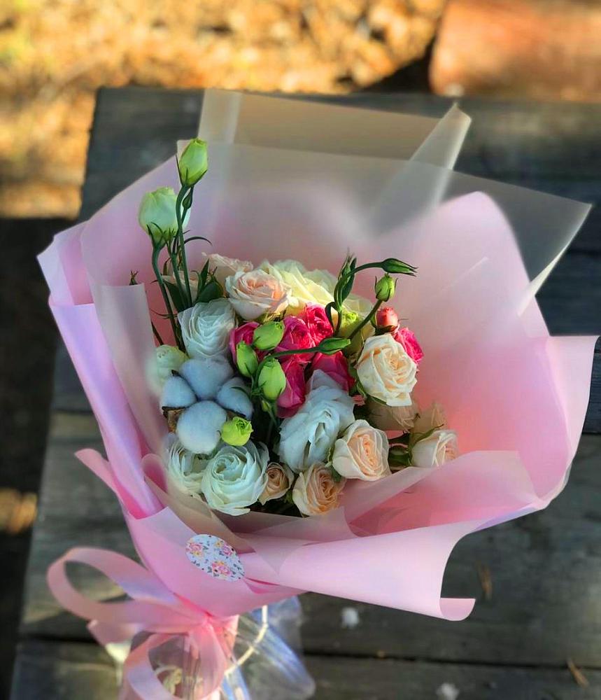 Букет цветов из: Розы и Лизиантусы в Дмитровский Погост