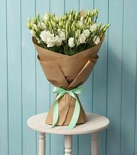 Букет цветов из:  Лизиантусы в Дмитровский Погост