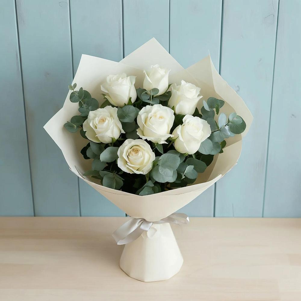 Букет Белые розы в Эвкалипте в Дмитровский Погост