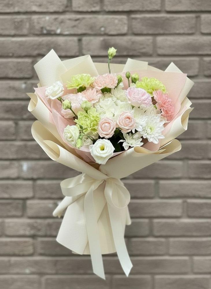 Букет цветов из: Гвоздики, Розы, Лизиантусы и Хризантемы в Дмитровский Погост
