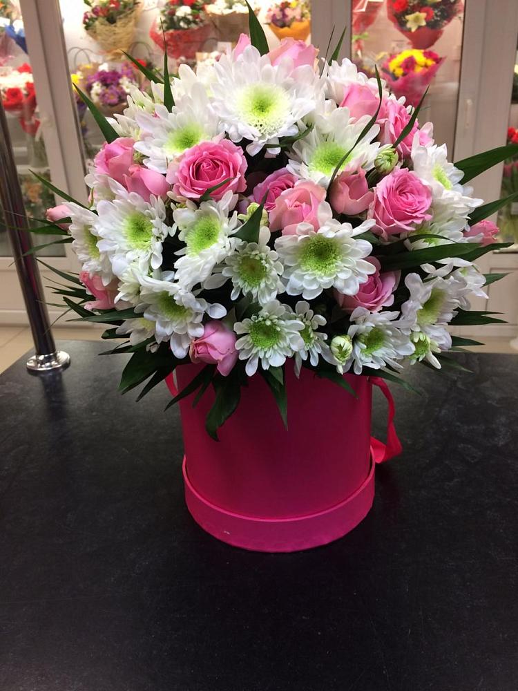 Цветочная композиция из Розы и Хризантемы в шляпной коробке в Дмитровский Погост