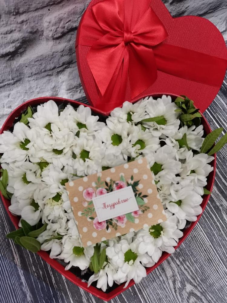 Цветочная композиция из Хризантемы в виде сердца в Дмитровский Погост