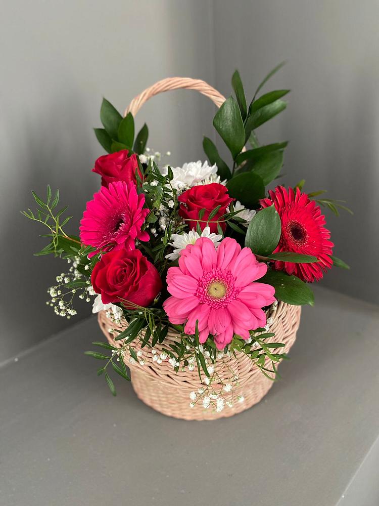 Цветочная композиция из Розы, Хризантемы и Герберы в корзине в Дмитровский Погост
