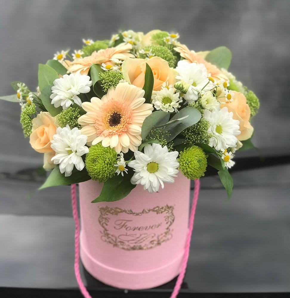 Цветочная композиция из Розы, Герберы и Хризантемы в шляпной коробке в Дмитровский Погост