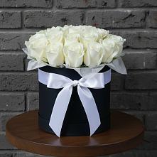 Цветочная композиция из Розы в шляпной коробке в Дмитровский Погост