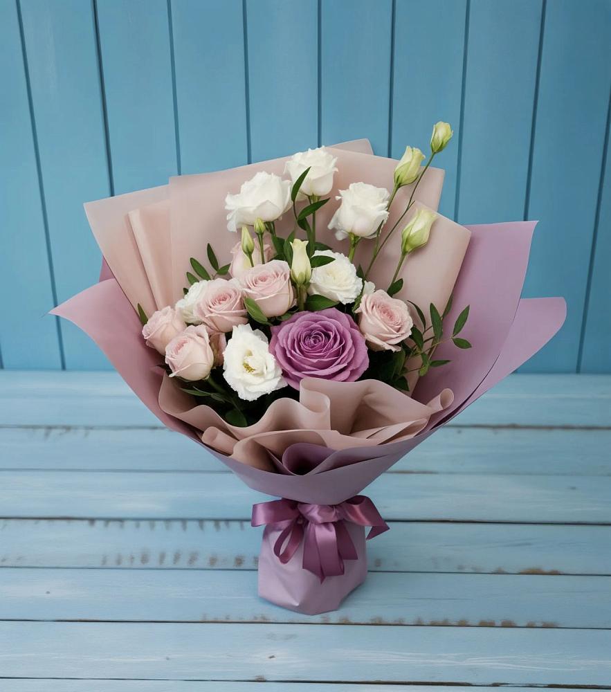 Букет цветов из: Розы и Лизиантусы в Дмитровский Погост